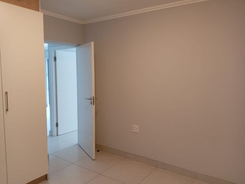 *Urban Luxury Awaits!* - Photo 5