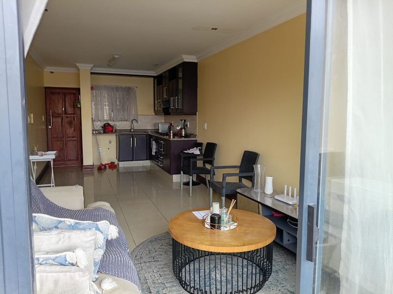 2 bed apartment in IL Palazzo, Umhlanga - Photo 2