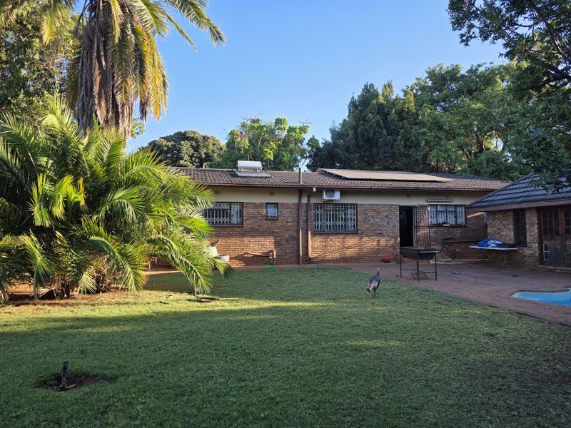 Spacious 4-Bedroom Family Home to Let in Mooinooi - Photo 4