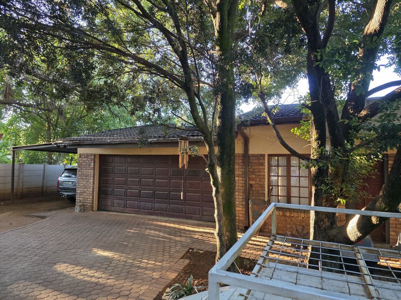 Spacious 4-Bedroom Family Home to Let in Mooinooi - Photo 8