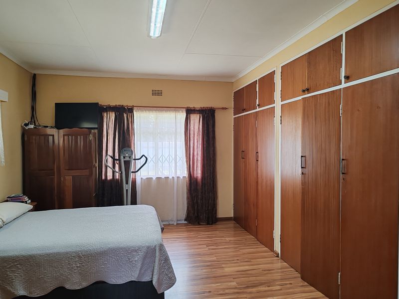 Spacious 4-Bedroom Family Home to Let in Mooinooi - Photo 10