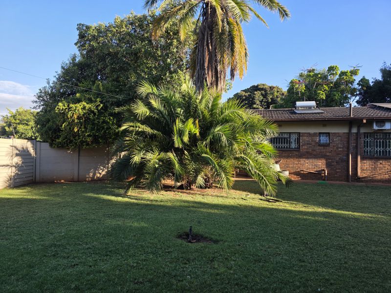 Spacious 4-Bedroom Family Home to Let in Mooinooi - Photo 5