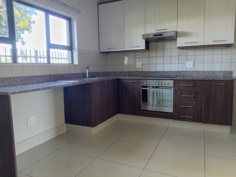 *Lovely 2-Bedroom Family Home in Secure Complex!* - Photo 6