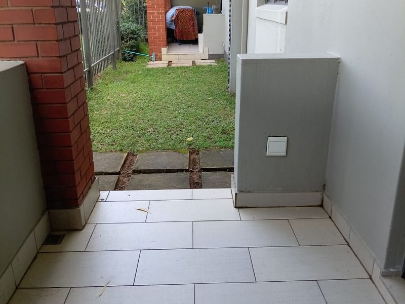 *Lovely 2-Bedroom Family Home in Secure Complex!* - Photo 7