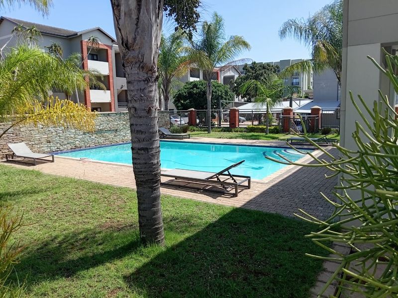 *Lovely 2-Bedroom Family Home in Secure Complex!* - Photo 4