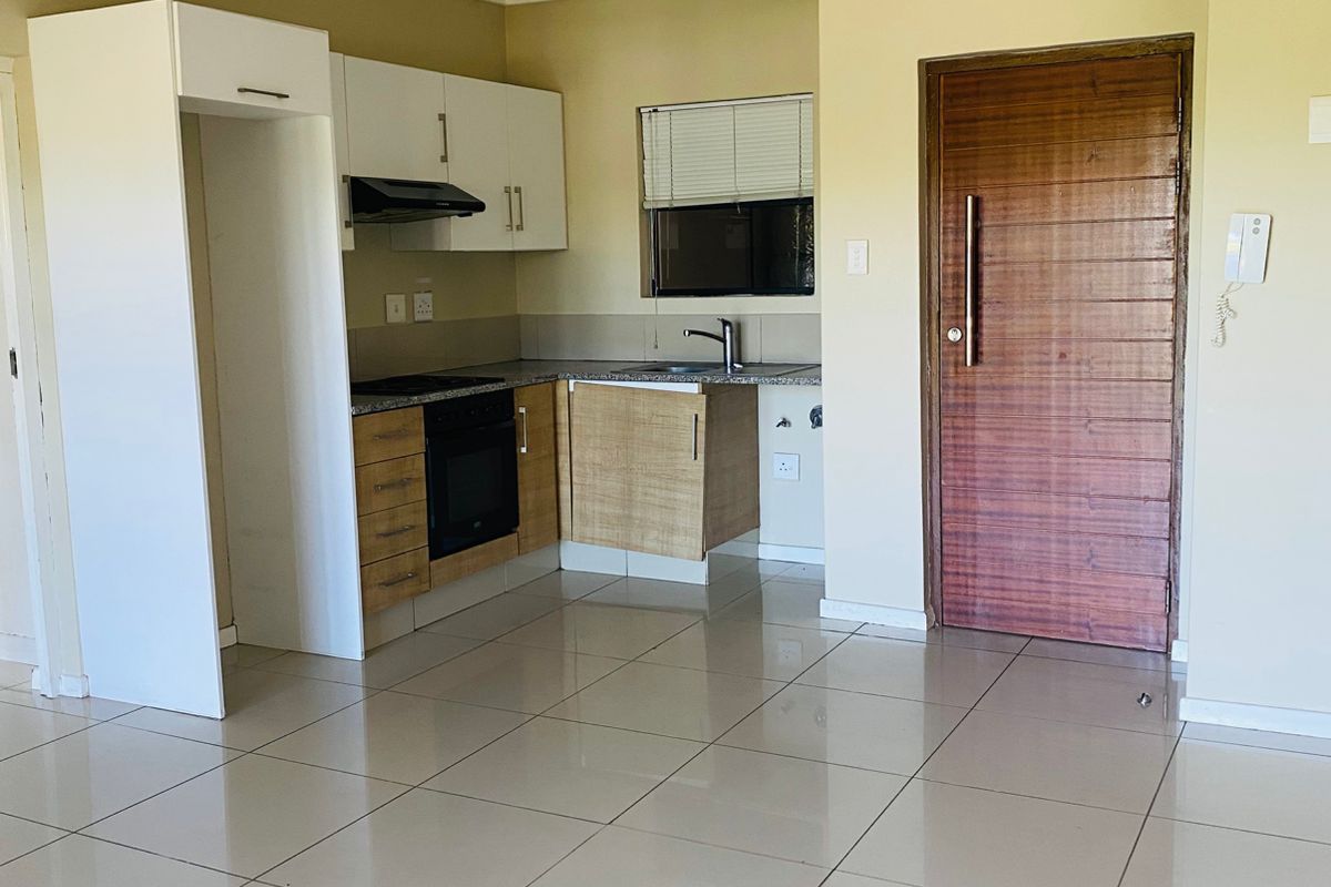 Spacious 3-Bedroom, 3-Bathroom Apartment To Let - Photo 2