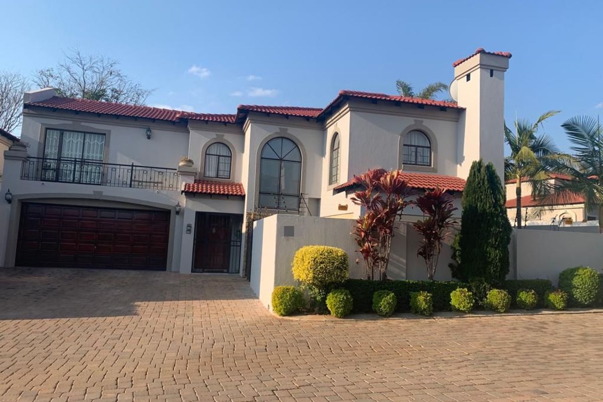 3 Bed House in Faerie Glen - Photo 2