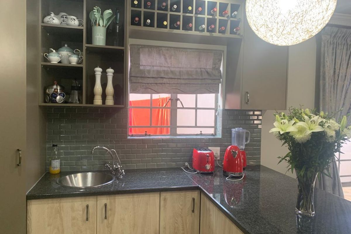 3 Bed House in Faerie Glen - Photo 5