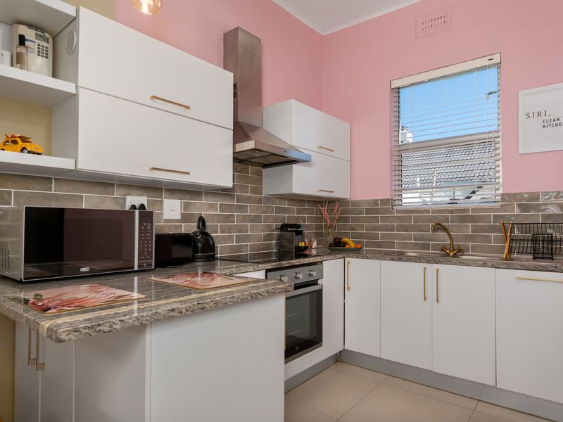 Chic Fully Furnished One Bedroom Apartment In Sea Point - Photo 2