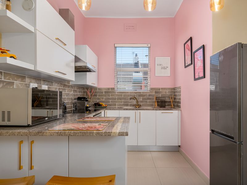 Chic Fully Furnished One Bedroom Apartment In Sea Point - Photo 3