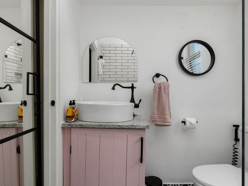 Chic Fully Furnished One Bedroom Apartment In Sea Point - Photo 10