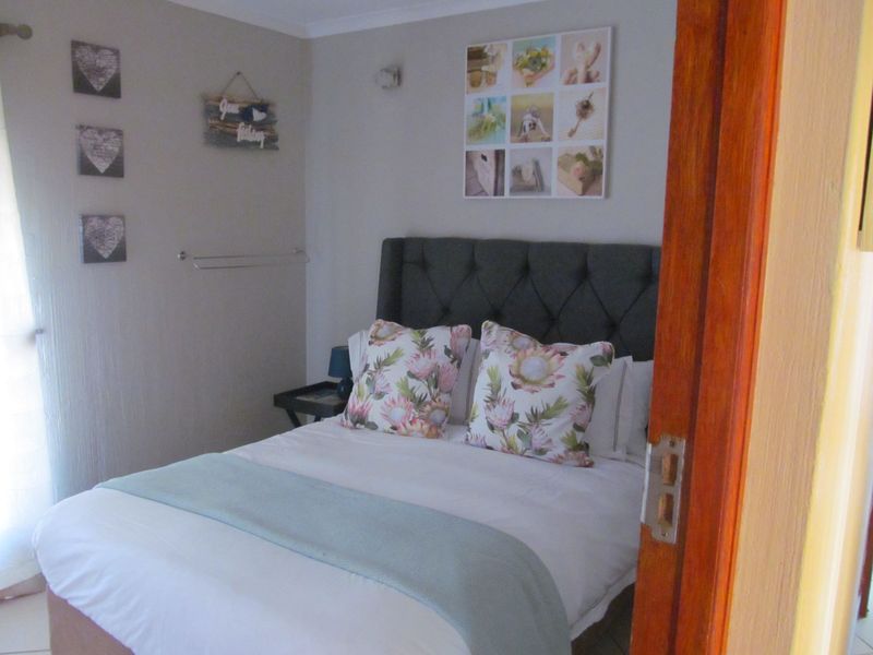 Spectacular Coastal Home with Lagoon & Ocean Views – Dual Living Potential - Photo 9