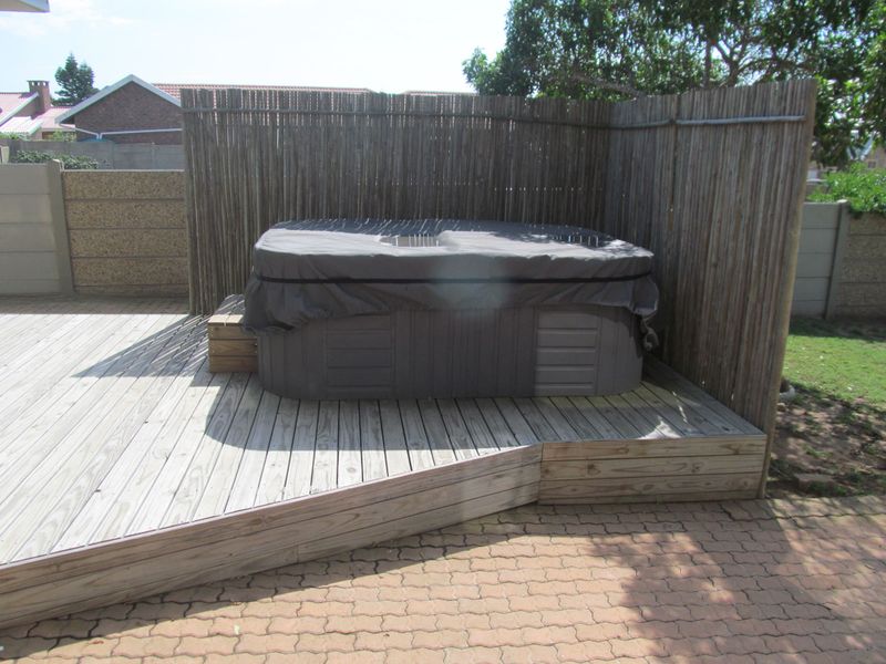 Spectacular Coastal Home with Lagoon & Ocean Views – Dual Living Potential - Photo 7