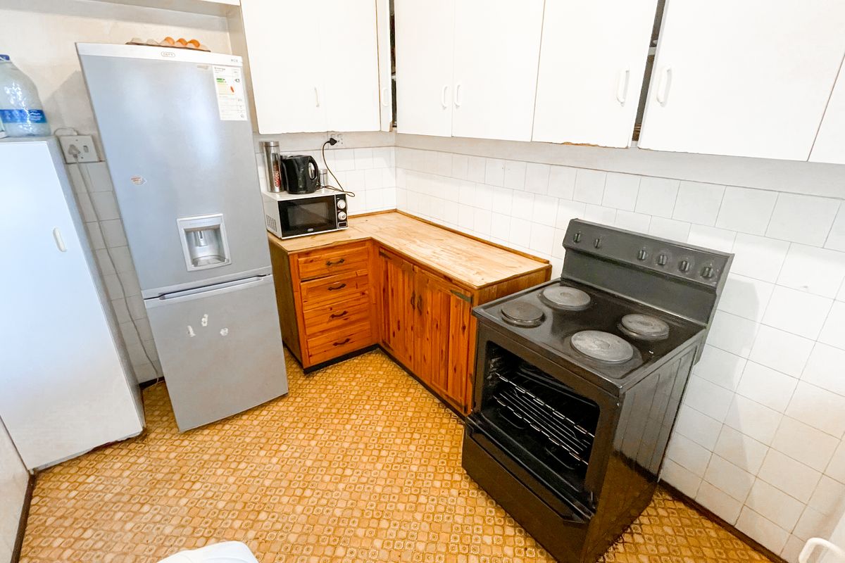 2 BED 1 BATH APARTMENT AND GARAGE FOR SALE - Photo 5