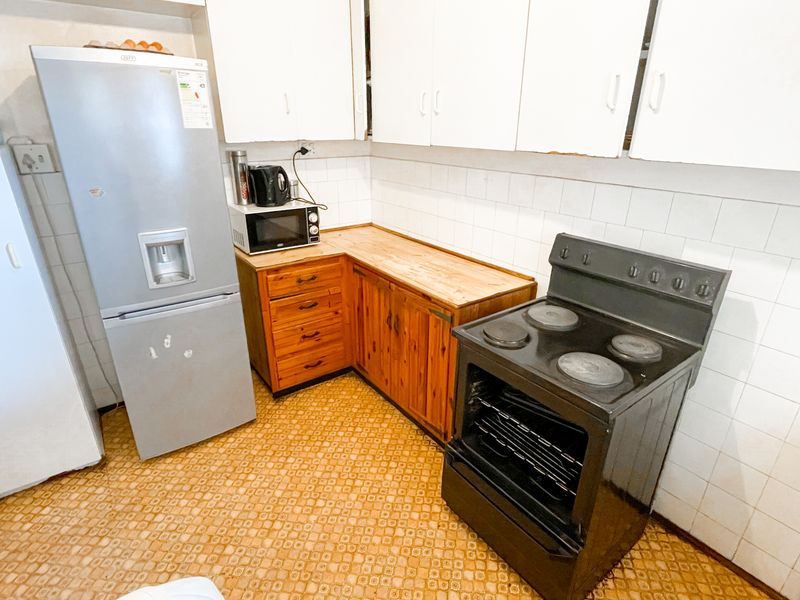 2 BED 1 BATH APARTMENT AND GARAGE FOR SALE - Photo 5