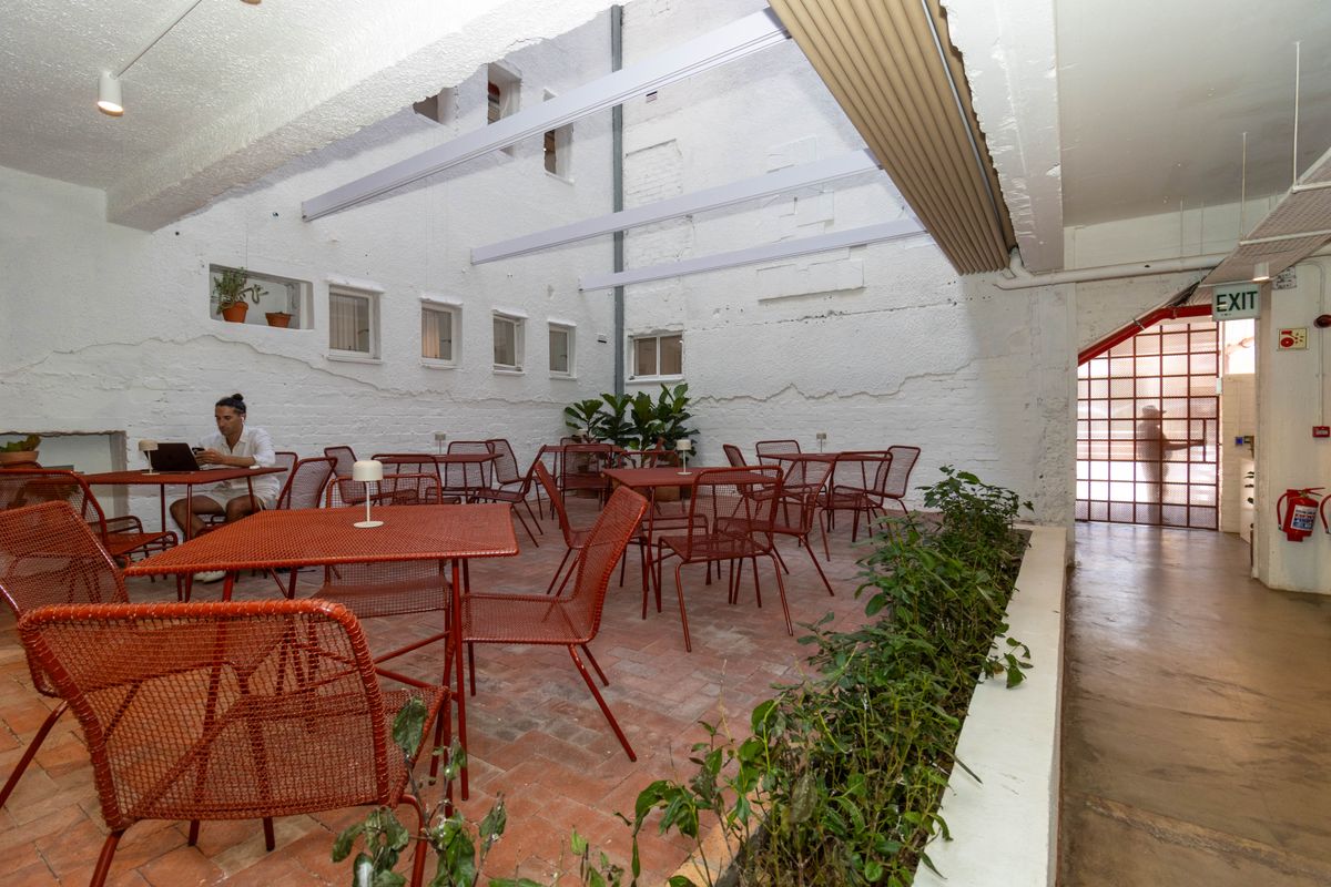 BlackBrick Gardens | High-Yield Furnished Investment | Gardens, Cape Town - Photo 2