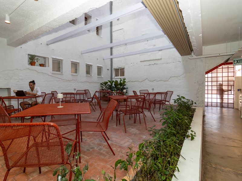 BlackBrick Gardens | High-Yield Furnished Investment | Gardens, Cape Town - Photo 2