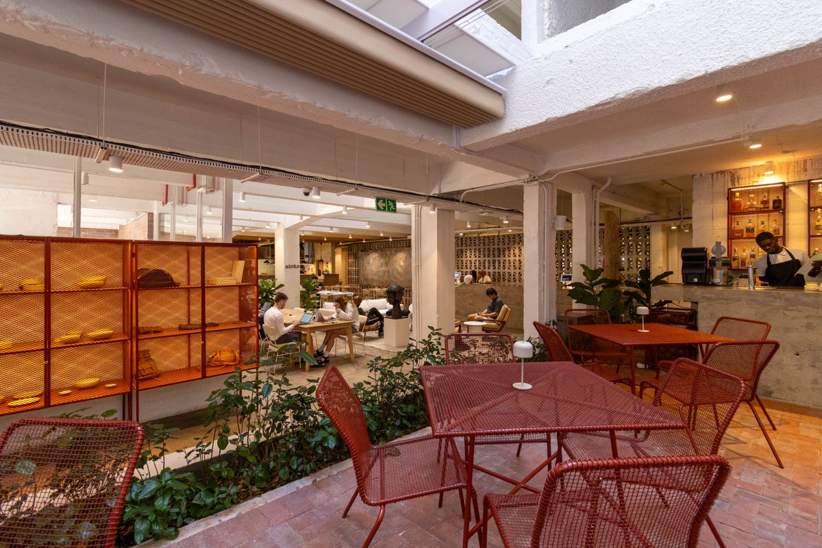 BlackBrick Gardens | High-Yield Furnished Investment | Gardens, Cape Town - Photo 5