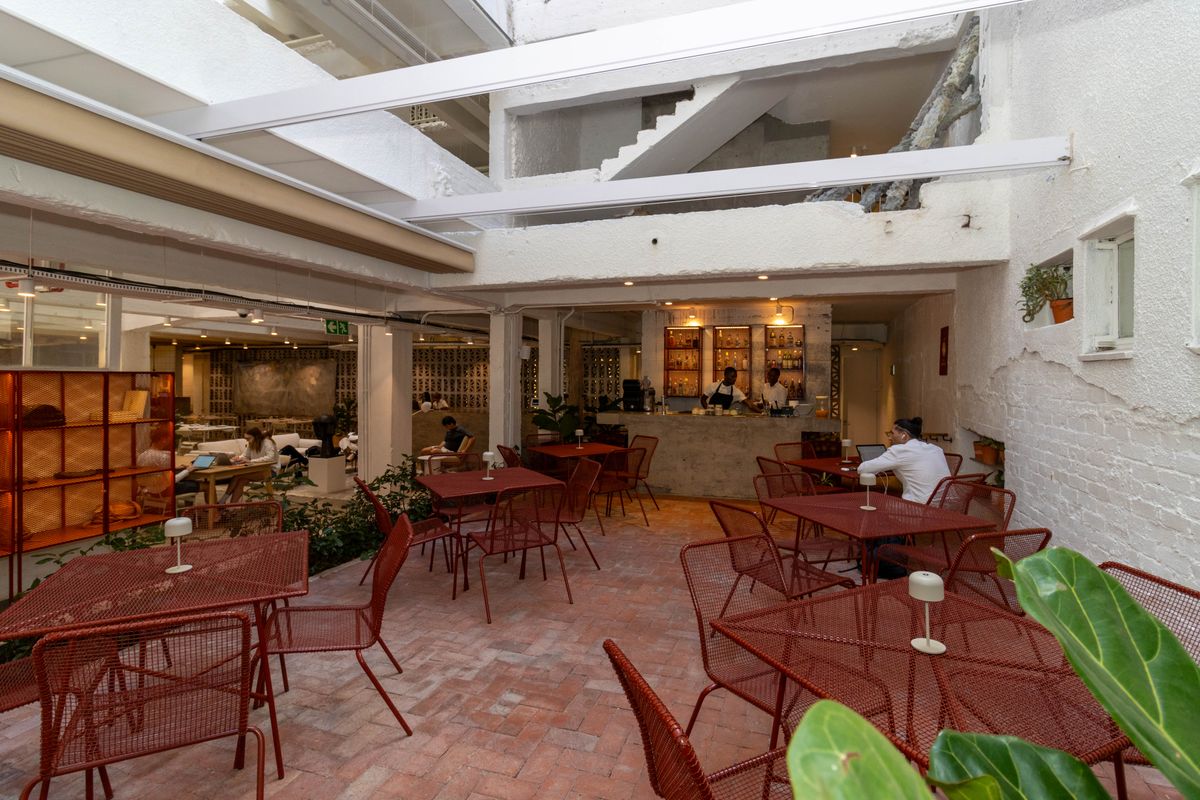 BlackBrick Gardens | High-Yield Furnished Investment | Gardens, Cape Town - Photo 3