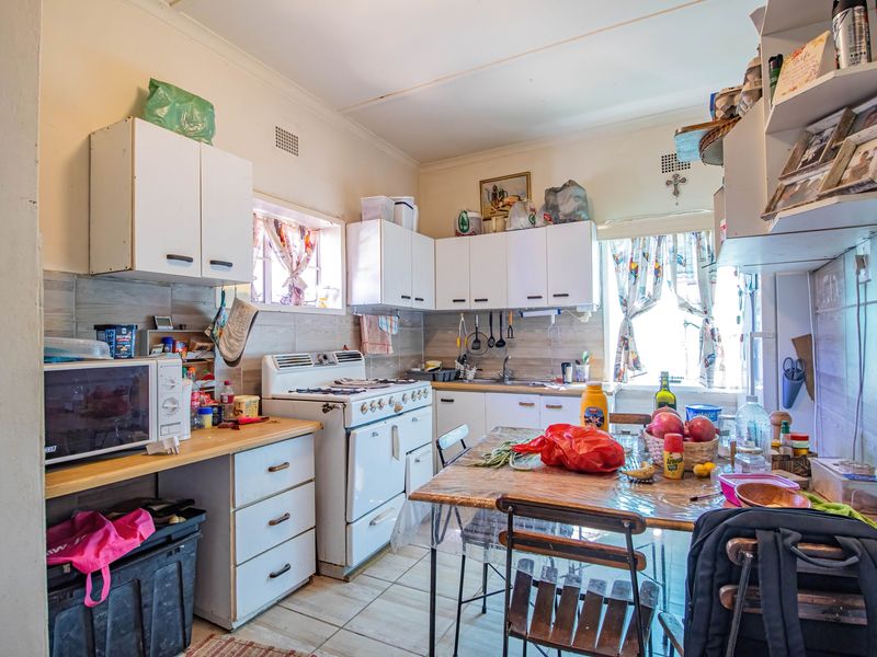 Charming Family Home with Flatlet, Solar Backup & Established Garden – Moorreesburg - Photo 9