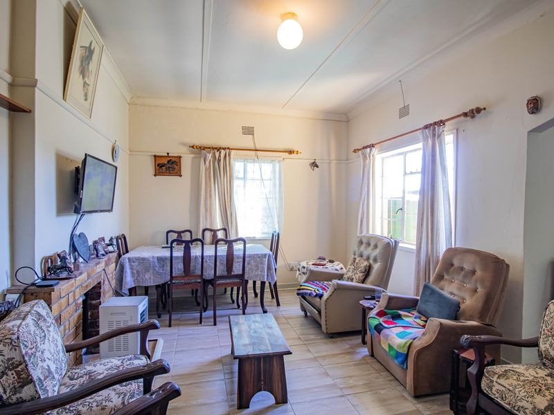 Charming Family Home with Flatlet, Solar Backup & Established Garden – Moorreesburg - Photo 7