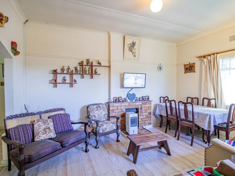 Charming Family Home with Flatlet, Solar Backup & Established Garden – Moorreesburg - Photo 6