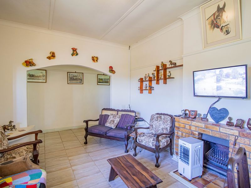 Charming Family Home with Flatlet, Solar Backup & Established Garden – Moorreesburg - Photo 8