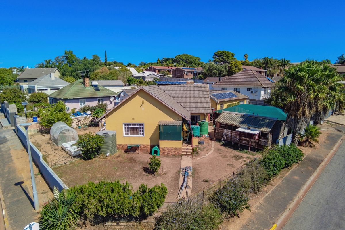Charming Family Home with Flatlet, Solar Backup & Established Garden – Moorreesburg - Photo 2