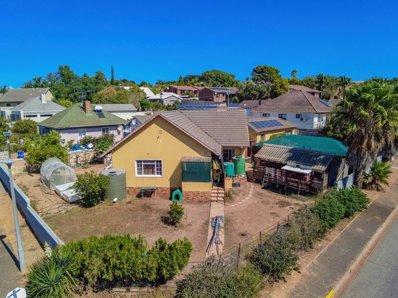 Charming Family Home with Flatlet, Solar Backup & Established Garden – Moorreesburg - Photo 2