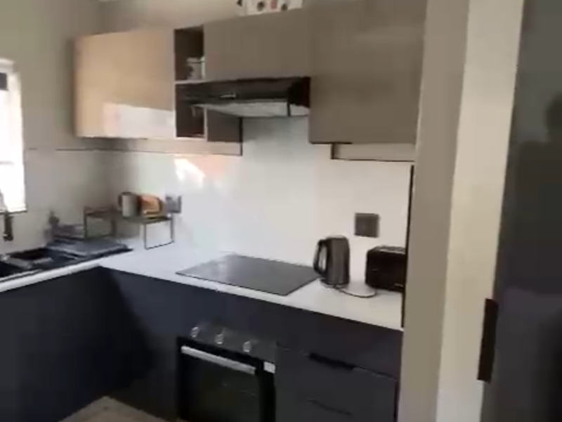 Modern 2 bed 2 bath duplex upper level apartment - Photo 5