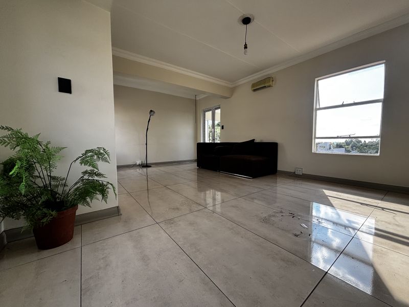 Modern 2 bed 2 bath duplex upper level apartment - Photo 6