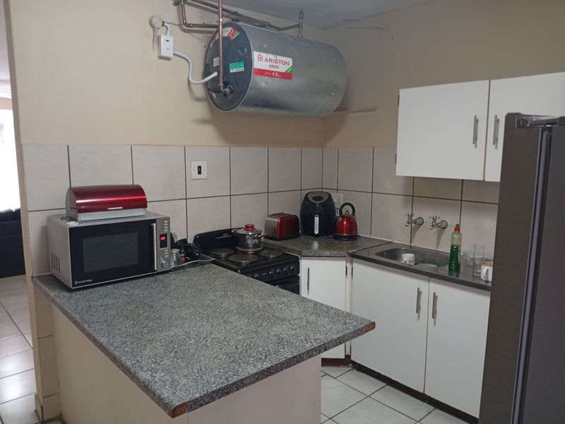 Flat Rental Monthly In Pretoria - Photo 3