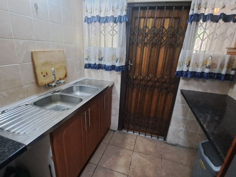 Unique Opportunity – Stylish Home in a Highly Sought After Complex - Photo 7