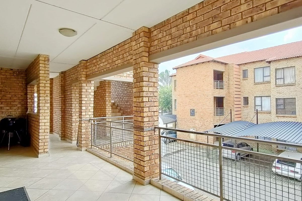 Ideal Family Home in a Secure Estate Setting... - Photo 3