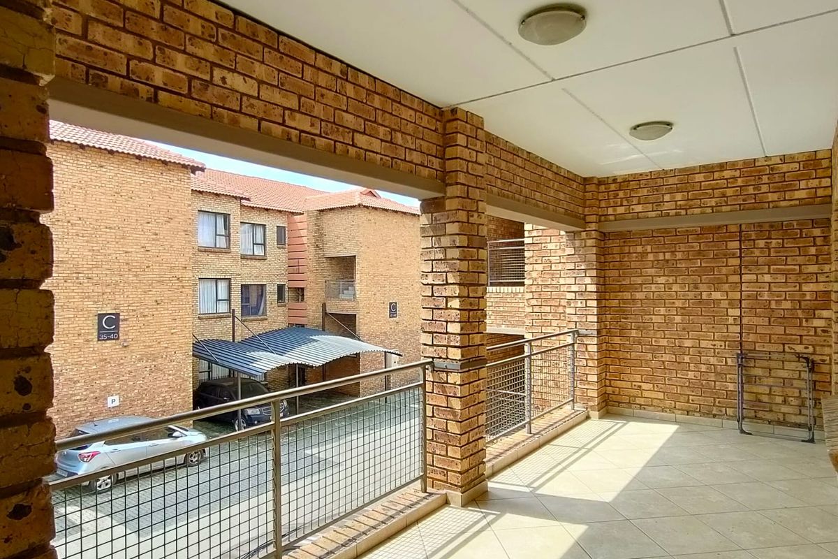 Ideal Family Home in a Secure Estate Setting... - Photo 4