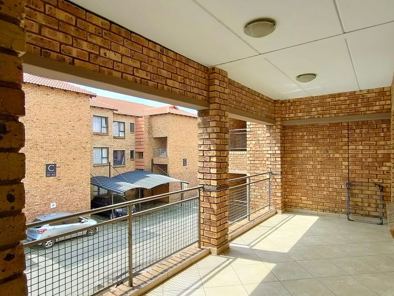 Ideal Family Home in a Secure Estate Setting... - Photo 4