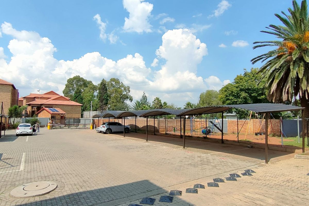 Ideal Family Home in a Secure Estate Setting... - Photo 2