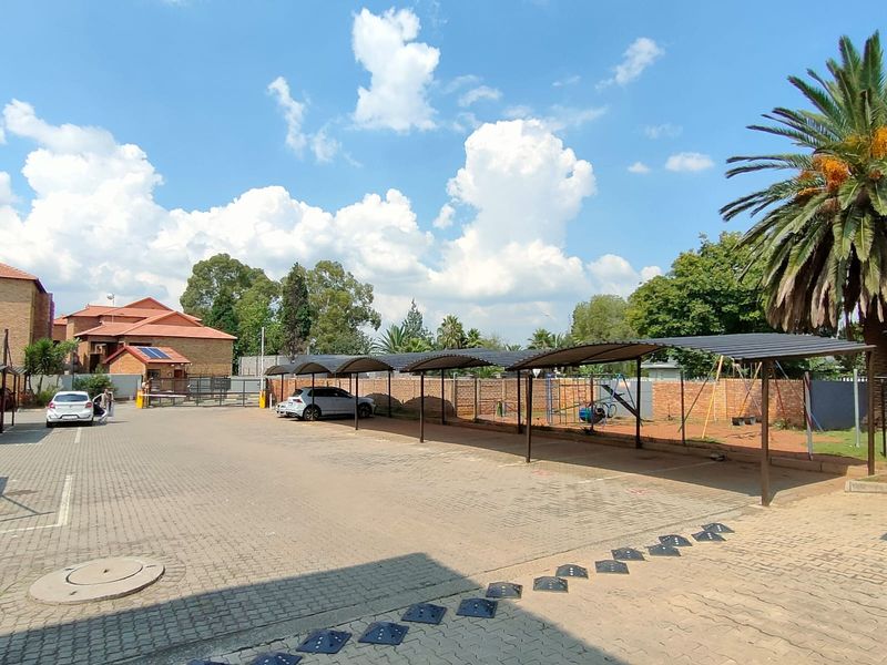 Ideal Family Home in a Secure Estate Setting... - Photo 2