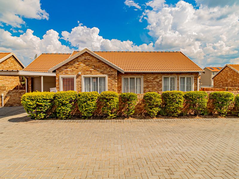 Well-Priced 3-Bedroom Cluster Perfect for Family Living In Prime Location! - Photo 8