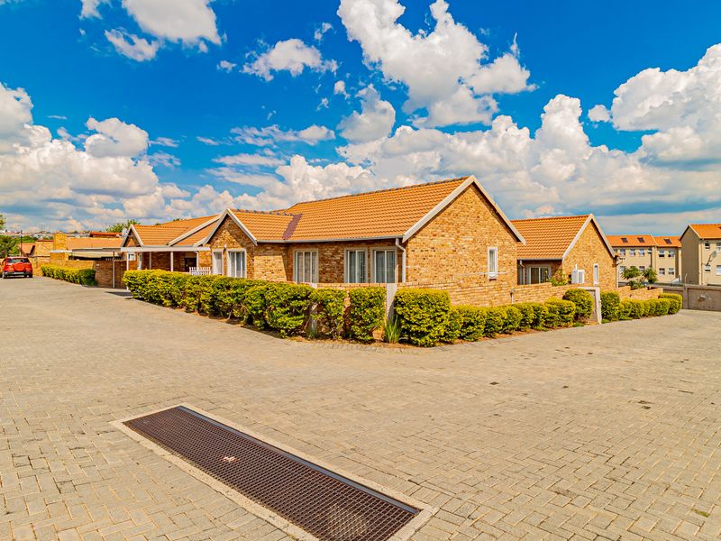 Well-Priced 3-Bedroom Cluster Perfect for Family Living In Prime Location! - Photo 6