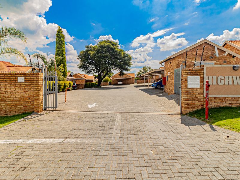 Well-Priced 3-Bedroom Cluster Perfect for Family Living In Prime Location! - Photo 3