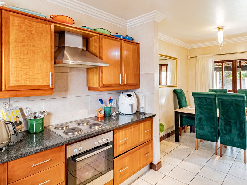 Townhouse For Sale In Sandton - Photo 10