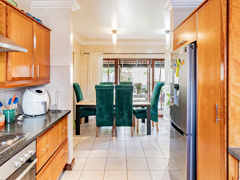 Townhouse For Sale In Sandton - Photo 9