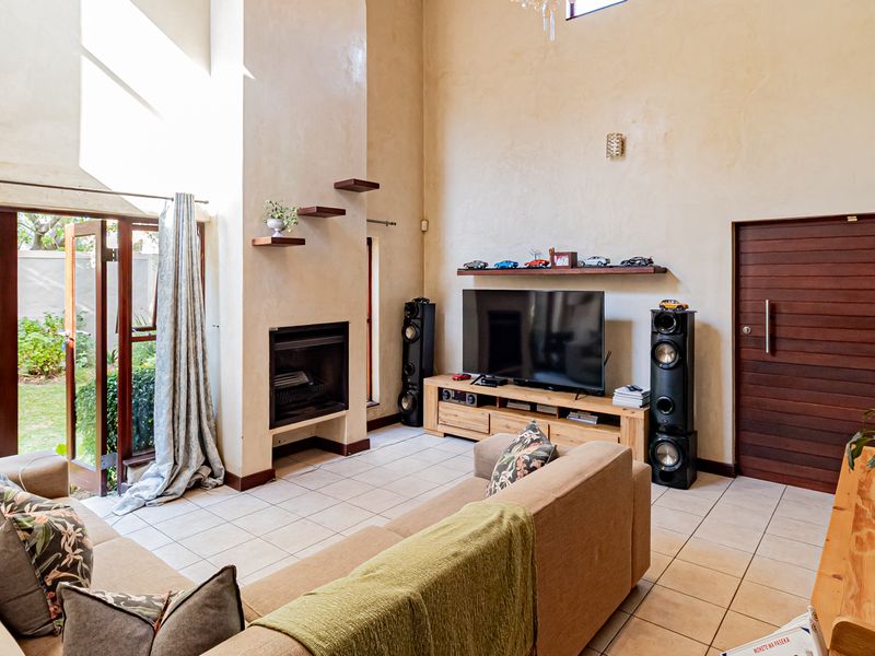 Townhouse For Sale In Sandton - Photo 2