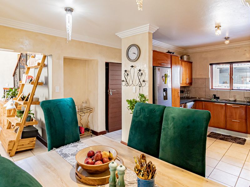 Townhouse For Sale In Sandton - Photo 8