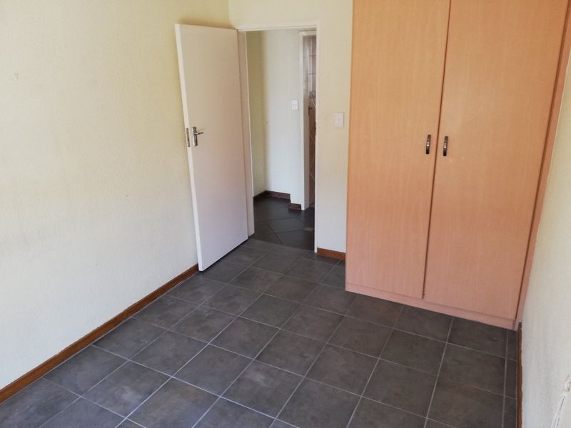 Spacious Ground Floor Unit in Secure Bolder View Complex - Photo 9