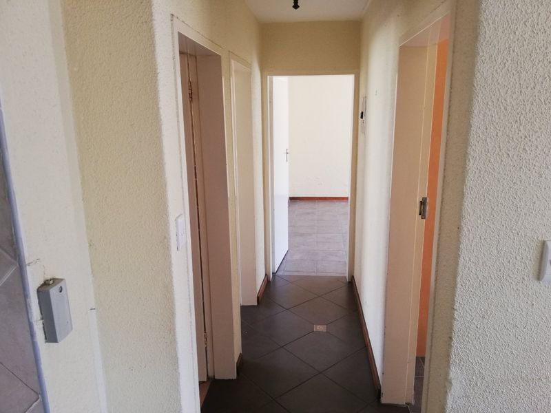 Spacious Ground Floor Unit in Secure Bolder View Complex - Photo 6