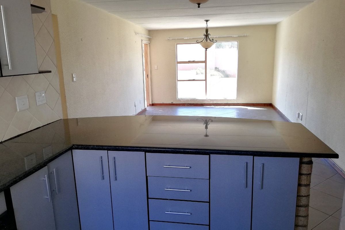 Spacious Ground Floor Unit in Secure Bolder View Complex - Photo 4