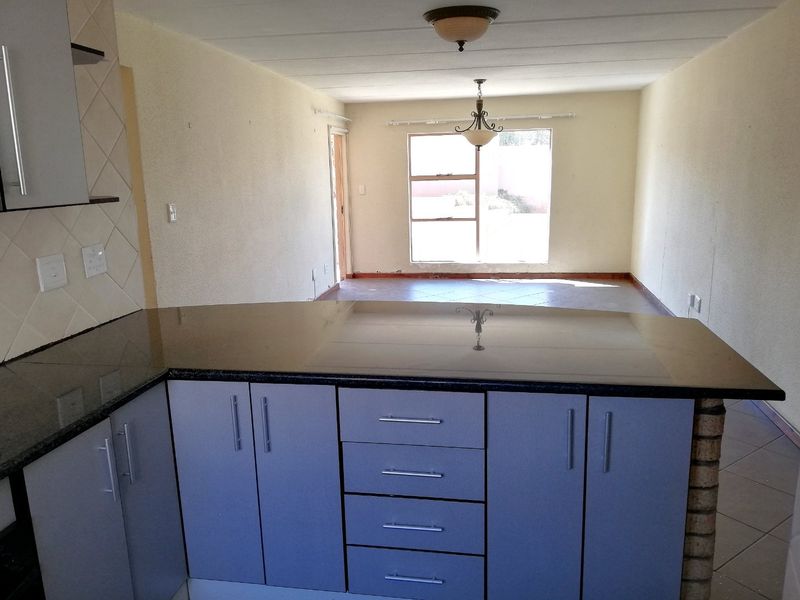 Spacious Ground Floor Unit in Secure Bolder View Complex - Photo 4