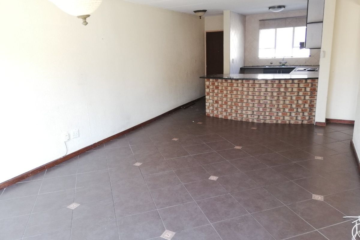 Spacious Ground Floor Unit in Secure Bolder View Complex - Photo 5